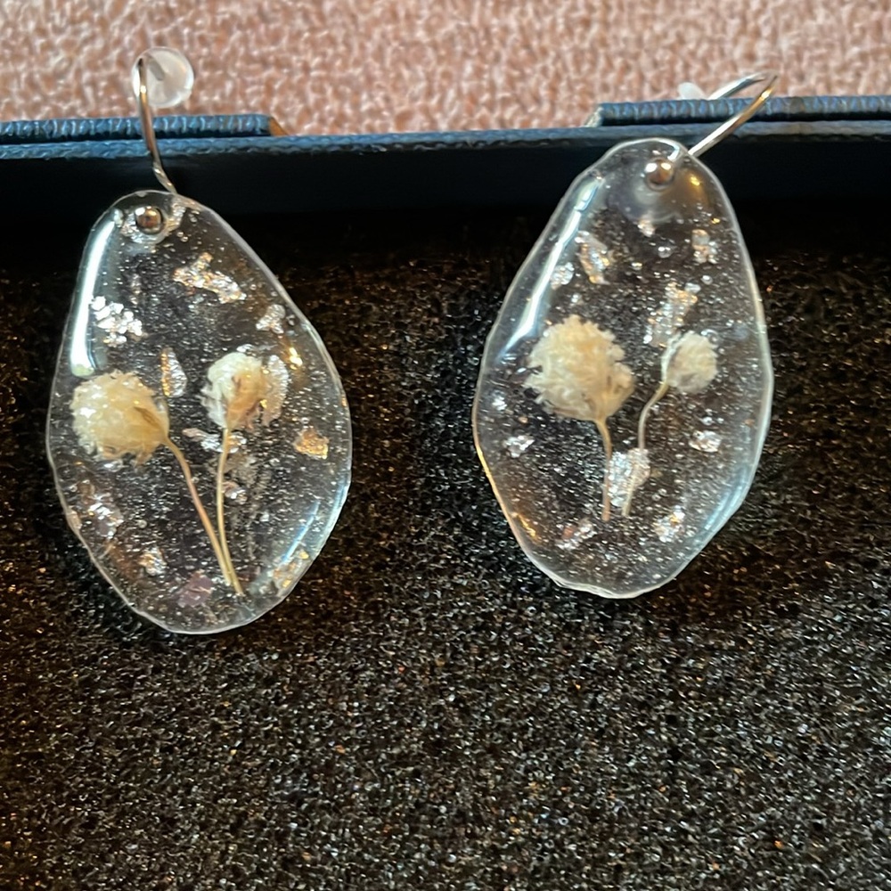 Dried Flower earrings with silver tone hooks NWT